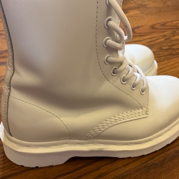 Dr. Martens white boots size 6 - Picture 12 of 12
